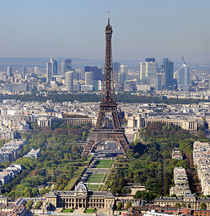 300px-Paris - Eiffelturm und Marsfeld2