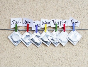 stock-photo-open-used-condom-and-sealed-condoms-on-colorful-clothespins-seven-days-of-the-week-sexweek-338057747 - Αντίγραφο