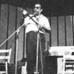 Ο Μιχάλης Γενίτσαρης στη συναυλία στο "Ρουαγιάλ", 1975.