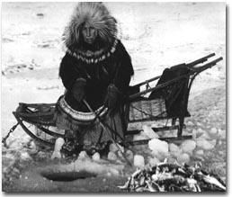 eskimo woman fishing 1800s.jpg (14842 bytes)