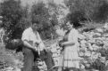 Φωτογραφία s013. Αλέκος Σουλιμιώτης με αρνί στην αγκαλιά του με την αδελφή του Σοφία 20 Μαΐου 1950.