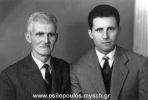 Φωτογραφία 005-a.  Από αριστερά: Νίκος Σουλιμιώτης ( Φράπας) με τον γιό του Κώστα Σουλιμιώτη. 1956. Οικογενειακό άλμπουμ του Νίκου Σουλιμιώτη.
