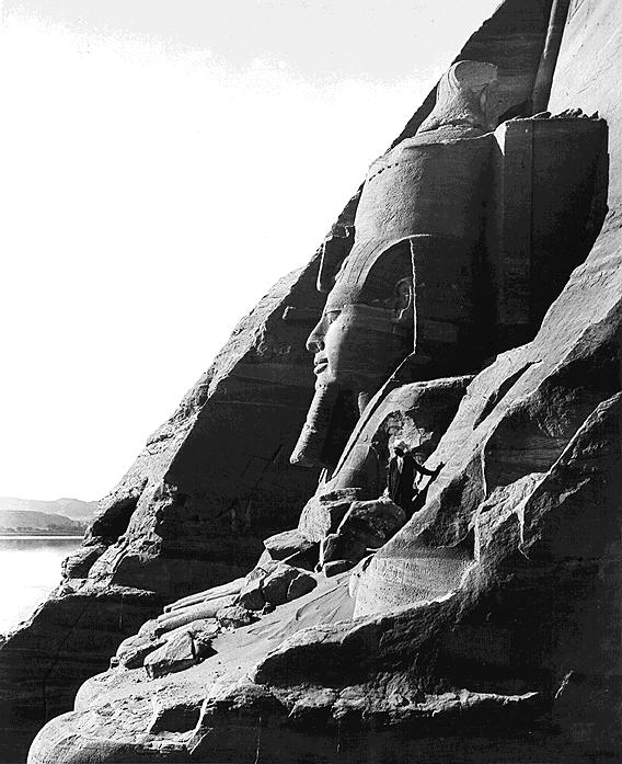 RamsesII.jpg (77776 bytes)