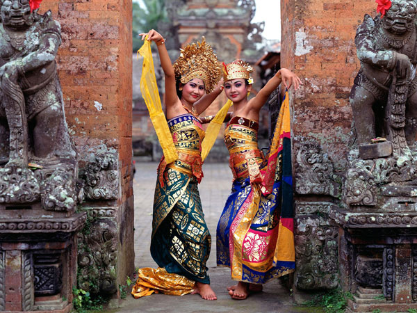 Balinese-Dancers,-Indonesia.jpg