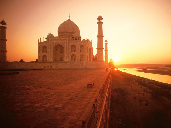 The-Taj-Mahal-at-Sunset,-In.jpg