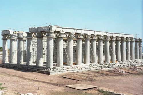 ΝΑΟΣ ΑΠΟΛΛΩΝΑ, ΒΑΣΣΕΣ